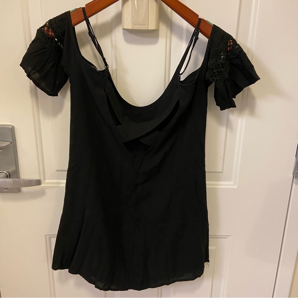 Cold Shoulder Top - Picture 3 of 11